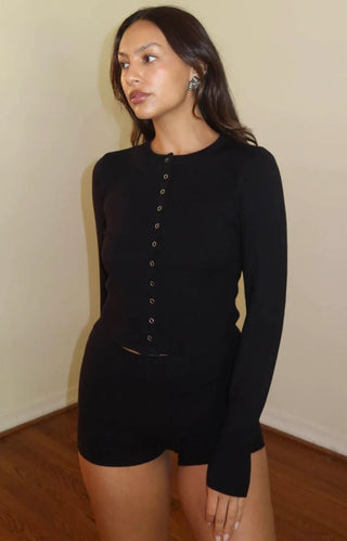 The Black Mini Shorts - amandenimes - The Black Mini Shorts -