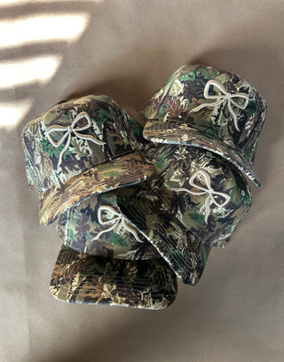 CAMO BOW TRUCKER HAT -