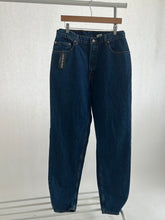Load image into Gallery viewer, 39. Vintage Levis size 32
