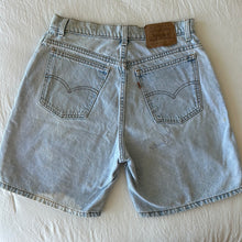 Load image into Gallery viewer, 323. Vintage Levis size 28
