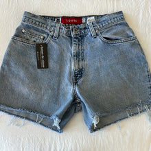 Load image into Gallery viewer, 313. Vintage Levis size 28

