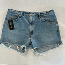 Load image into Gallery viewer, 1140. Vintage Levis size 33
