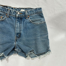 Load image into Gallery viewer, 1043. Vintage Levis size 27
