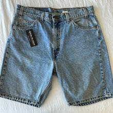 Load image into Gallery viewer, 318. Vintage Levis size 33
