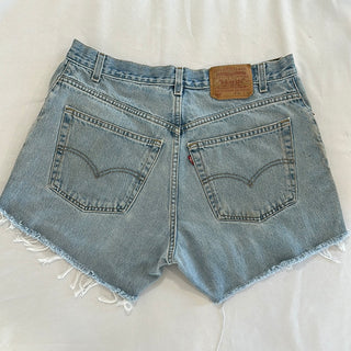 1132. Vintage Levis size 32