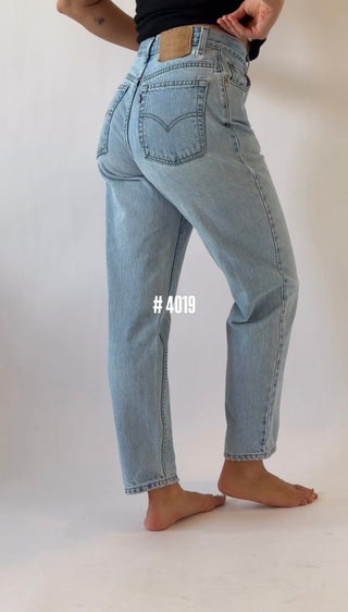 4019. Size 26 Vintage Levis - Vintage Denim