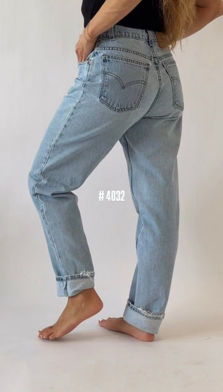 4032. Size 27 Vintage Levis - Vintage Denim
