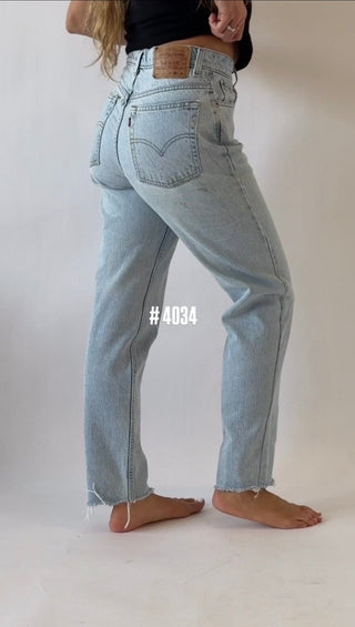 4034. Size 27 Vintage Levis - Vintage Denim