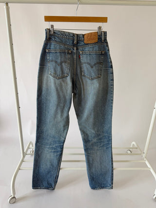 4043. Size 27 Vintage Levis - Vintage Denim