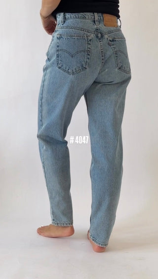 4047. Size 27 Vintage Levis - Vintage Denim