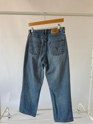 4050. Size 28 Vintage Levis - Vintage Denim