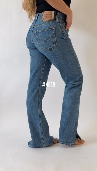 4059. Size 28 Vintage Levis - Vintage Denim