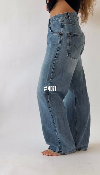 4071. Size 29 Vintage Levis - Vintage Denim