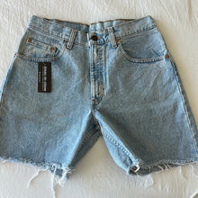 Load image into Gallery viewer, 322. Vintage Levis size 29
