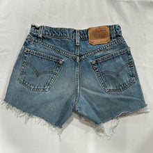 Load image into Gallery viewer, 1043. Vintage Levis size 27
