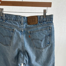 Load image into Gallery viewer, 28. Vintage Levis size 30
