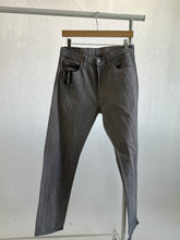 Load image into Gallery viewer, 81. Vintage Levis size 28

