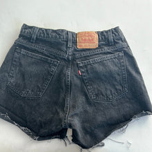Load image into Gallery viewer, 107. Vintage Levis size 30
