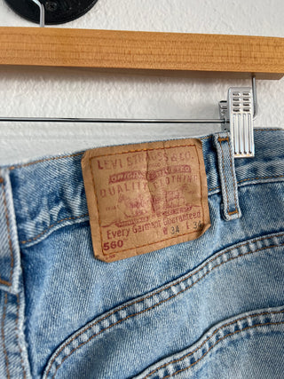 2069. Vintage Levis size 32