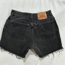 Load image into Gallery viewer, 1047. Vintage Levis size 27
