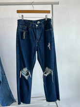 Load image into Gallery viewer, 13. Vintage Levis - size 29
