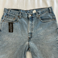 Load image into Gallery viewer, 1138. Vintage Levis size 33
