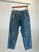 Load image into Gallery viewer, 21. Vintage Levis size 29
