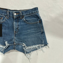 Load image into Gallery viewer, 1020. Vintage Levis size 25
