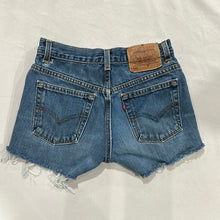 Load image into Gallery viewer, 1020. Vintage Levis size 25
