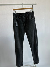 Load image into Gallery viewer, 10. Vintage Levis size 29
