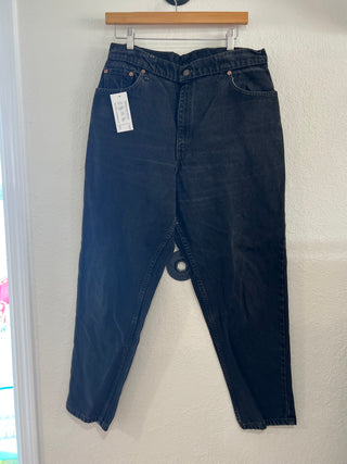 2068. Vintage Levis size 32