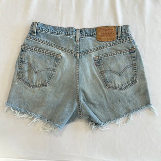 1129. Vintage Levis size 32