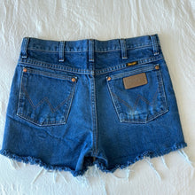 Load image into Gallery viewer, 317. Vintage wranglers size 30
