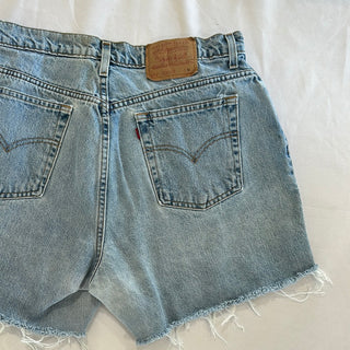 1127. Vintage Levis size 32