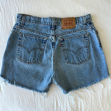 Load image into Gallery viewer, 320. Vintage Levis size 33
