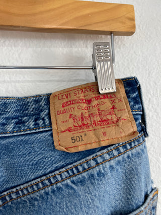 2067. Vintage Levis size 31