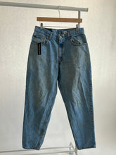 Load image into Gallery viewer, 46. Vintage Levis size 30
