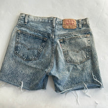 Load image into Gallery viewer, 106. Vintage Levis size 28
