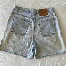 Load image into Gallery viewer, 326. Vintage Levis size 28
