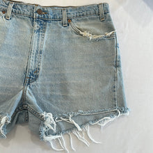 Load image into Gallery viewer, 1147. Vintage Levis size 35
