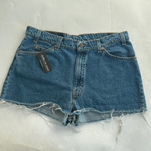 Load image into Gallery viewer, 95. Vintage Levis size 34
