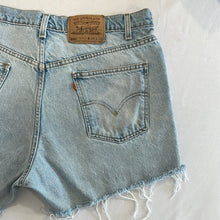 Load image into Gallery viewer, 1147. Vintage Levis size 35
