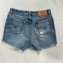 Load image into Gallery viewer, 1058. Vintage Levis size 28
