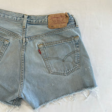 Load image into Gallery viewer, 1086. Vintage Levis size 29
