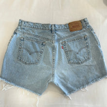 Load image into Gallery viewer, 1145. Vintage Levis size 34
