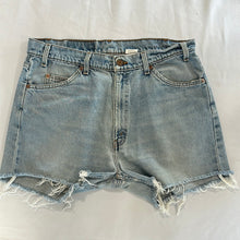 Load image into Gallery viewer, 1143. Vintage Levis size 34
