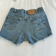 Load image into Gallery viewer, 1099. Vintage Levis size 30
