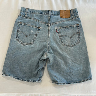 1138. Vintage Levis size 33