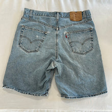 Load image into Gallery viewer, 1138. Vintage Levis size 33
