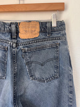 Load image into Gallery viewer, 228. Vintage Levis size 28
